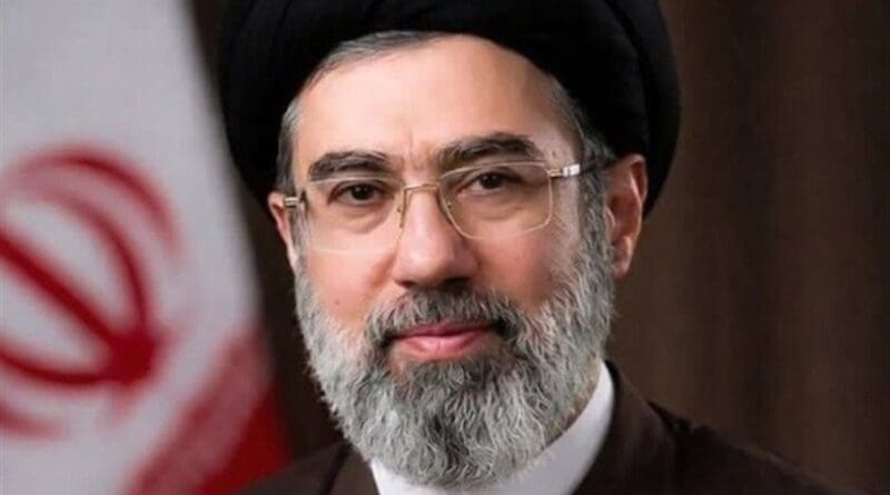 ما الذي يكشفه غياب مجتبى خامنئي عن جنازة والده بشأن الجمهورية الإسلامية الجديدة؟ ما الذي يكشفه غياب مجتبى خامنئي عن جنازة والده بشأن الجمهورية الإسلامية الجديدة؟
