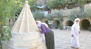 الإيزيديون.. ديانة موغلة في القدم وذاكرة مثقلة بالإبادات