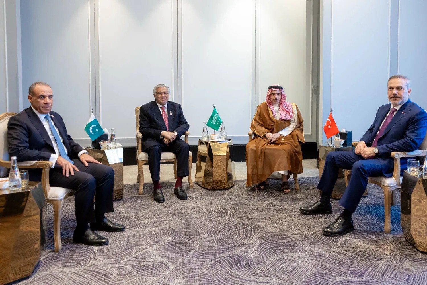 رباعية جديدة في الشرق الأوسط... هل يتشكل إطار إقليمي لإدارة الأزمات؟ رباعية جديدة في الشرق الأوسط... هل يتشكل إطار إقليمي لإدارة الأزمات؟