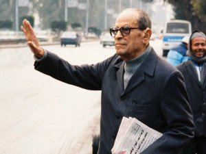 نجيب محفوظ.. الغائب الذي لم يغادر