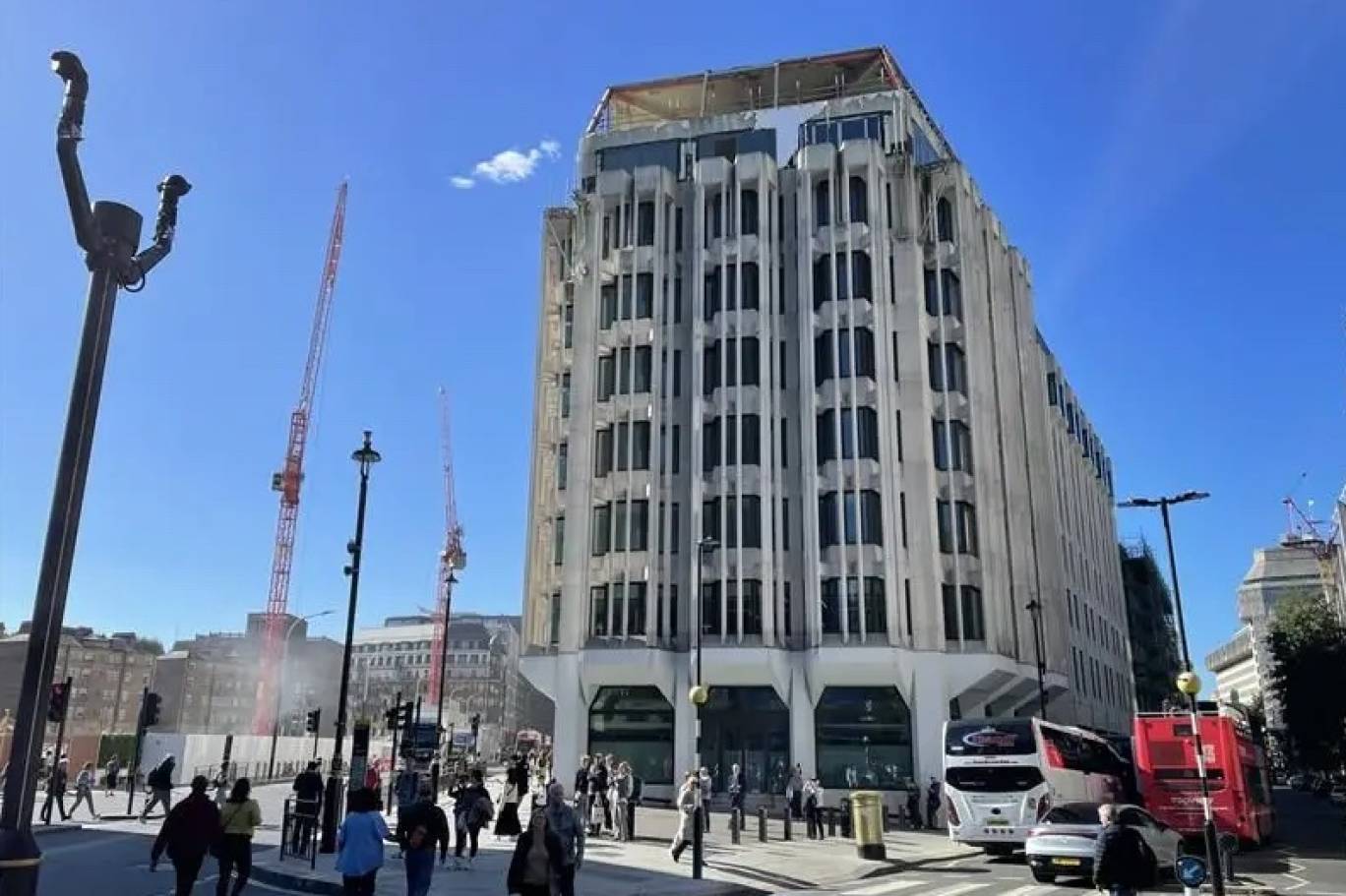 القضاء البريطاني يصادر مقر شركة النفط الإيرانية في لندن